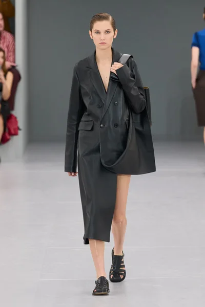 Look 25